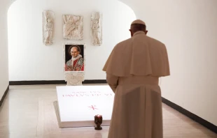 Pope Francis prays before the tomb of St. Paul VI in the crypt of St. Peter's Basilica, Nov. 2, 2020. Vatican Media/Catholic News Agency